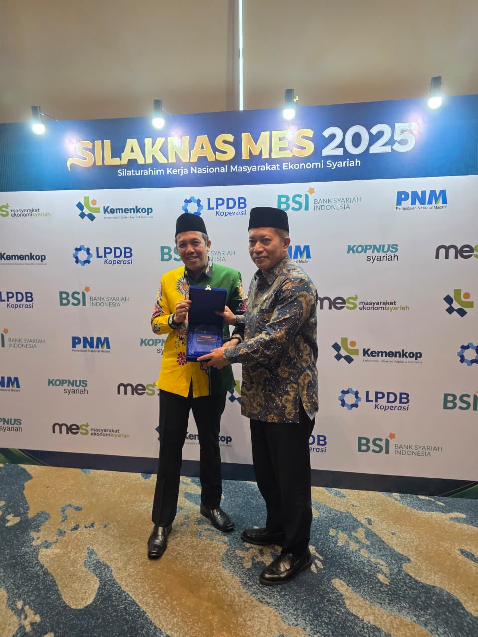 Tokoh Penggerak Koperasi Syariah Tingkat Nasional
oleh Menteri Koperasi RI
Hotel Grand Mercure Jakarta 21 Desember 2025